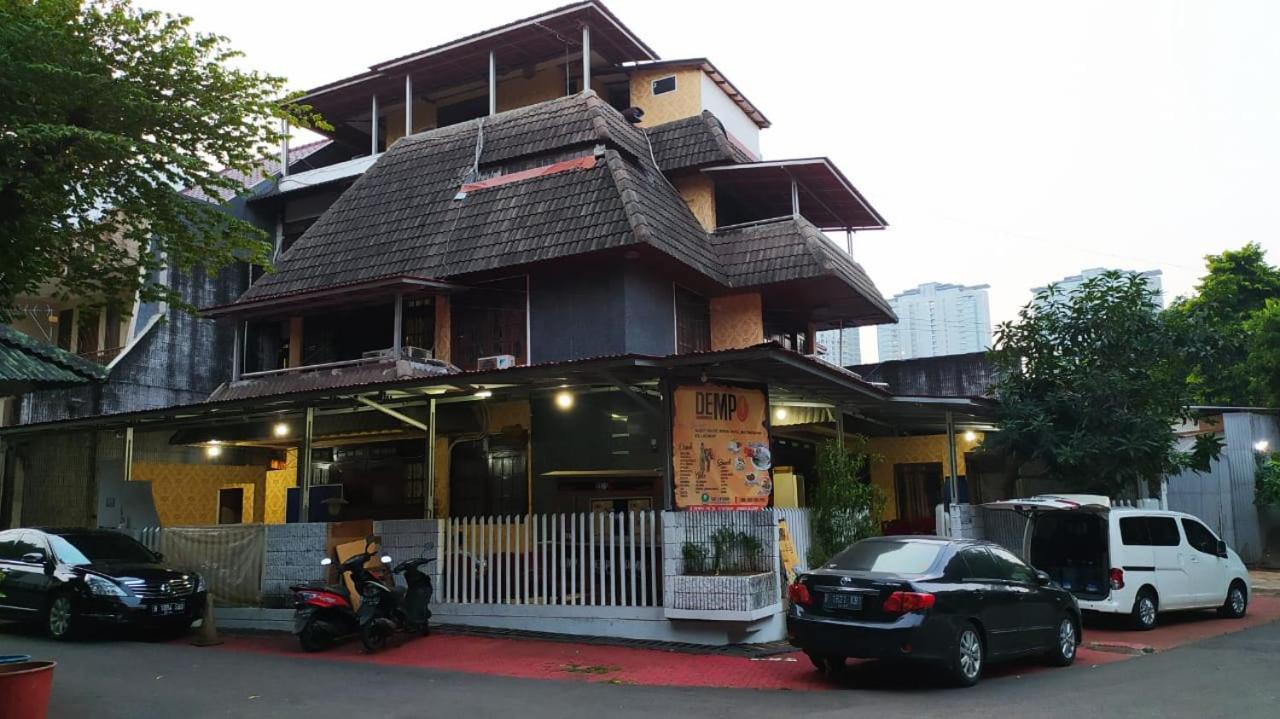 Mayestik Guest House Syariah Jakarta Exterior photo